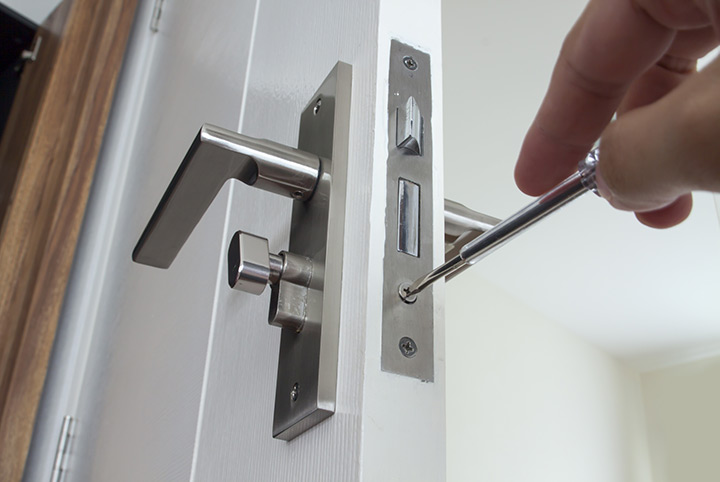 Our local locksmiths are able to repair and install door locks for properties in New Eltham and the local area.